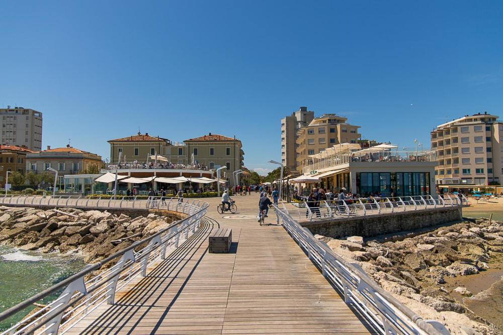 Zara D'Amare A Pesaro 10 Metri Dalla Spiaggia By Yohome Eksteriør billede