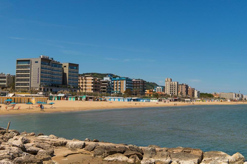 Zara D'Amare A Pesaro 10 Metri Dalla Spiaggia By Yohome Eksteriør billede